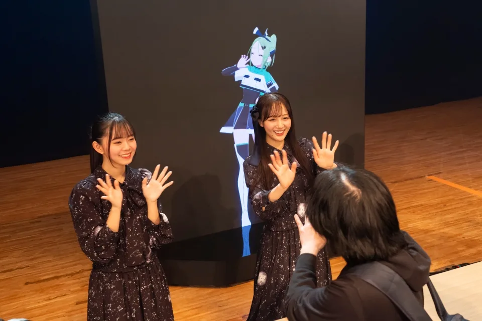 ナナニジ、ついにキャラクターと初共演！ソニーグループの最先端テクノロジーが叶えた夢のステージに大歓喜！