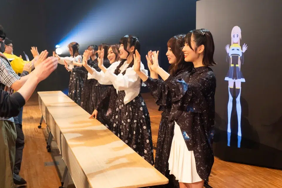 ナナニジ、ついにキャラクターと初共演！ソニーグループの最先端テクノロジーが叶えた夢のステージに大歓喜！