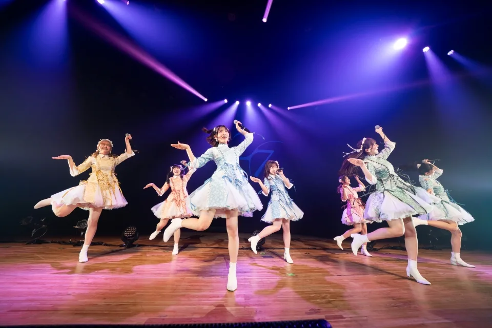 ナナニジ、ついにキャラクターと初共演！ソニーグループの最先端テクノロジーが叶えた夢のステージに大歓喜！