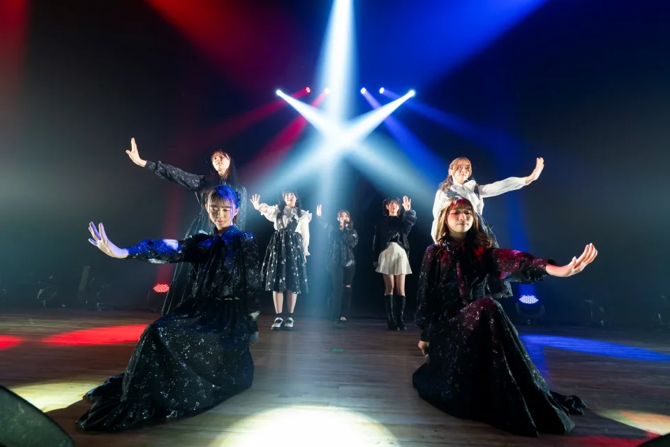 ナナニジ、ついにキャラクターと初共演！ソニーグループの最先端テクノロジーが叶えた夢のステージに大歓喜！