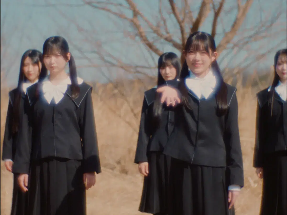 Rain Tree 4thデジタルシングル「君の居場所、僕の居場所」MUSIC VIDEO解禁！ 桜の花嵐の中舞い踊る7人 自分の居場所を探す彼女たちの物語