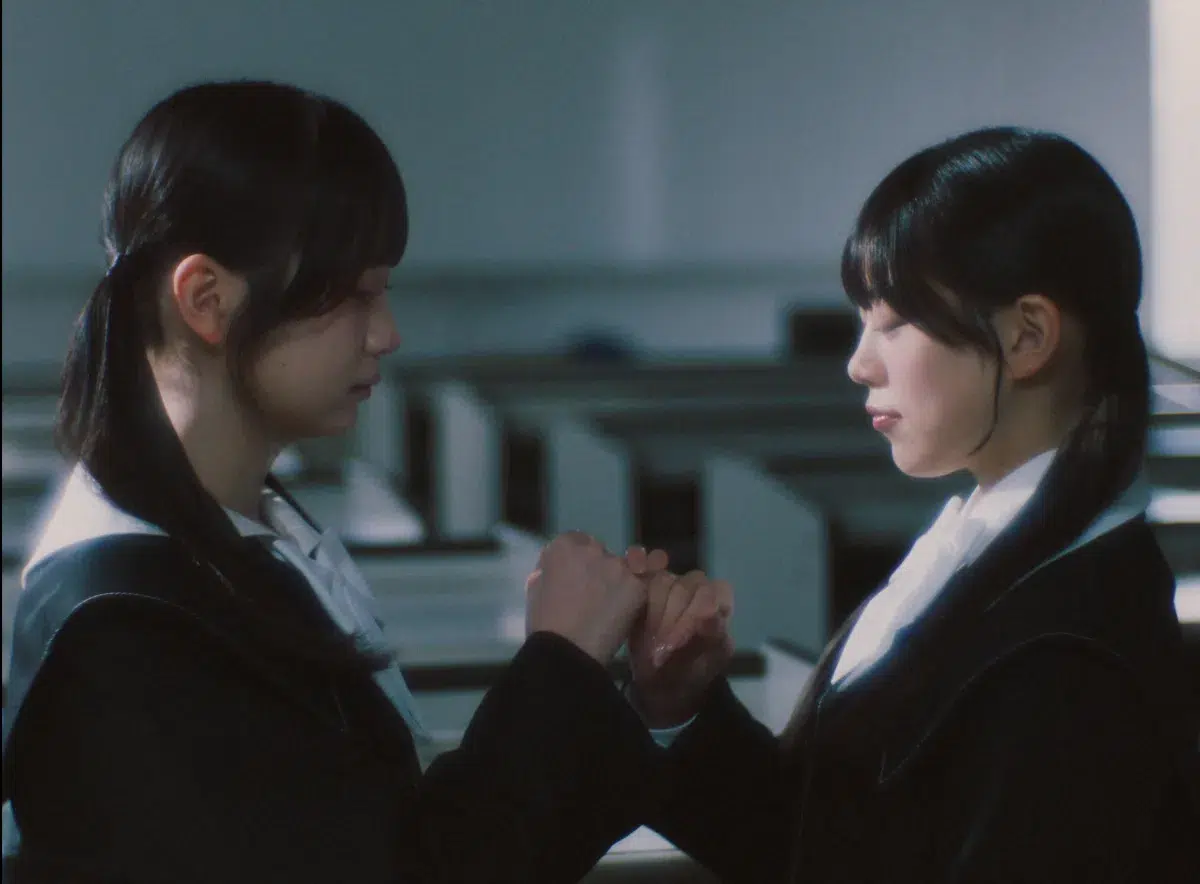 Rain Tree 4thデジタルシングル「君の居場所、僕の居場所」MUSIC VIDEO解禁！ 桜の花嵐の中舞い踊る7人 自分の居場所を探す彼女たちの物語