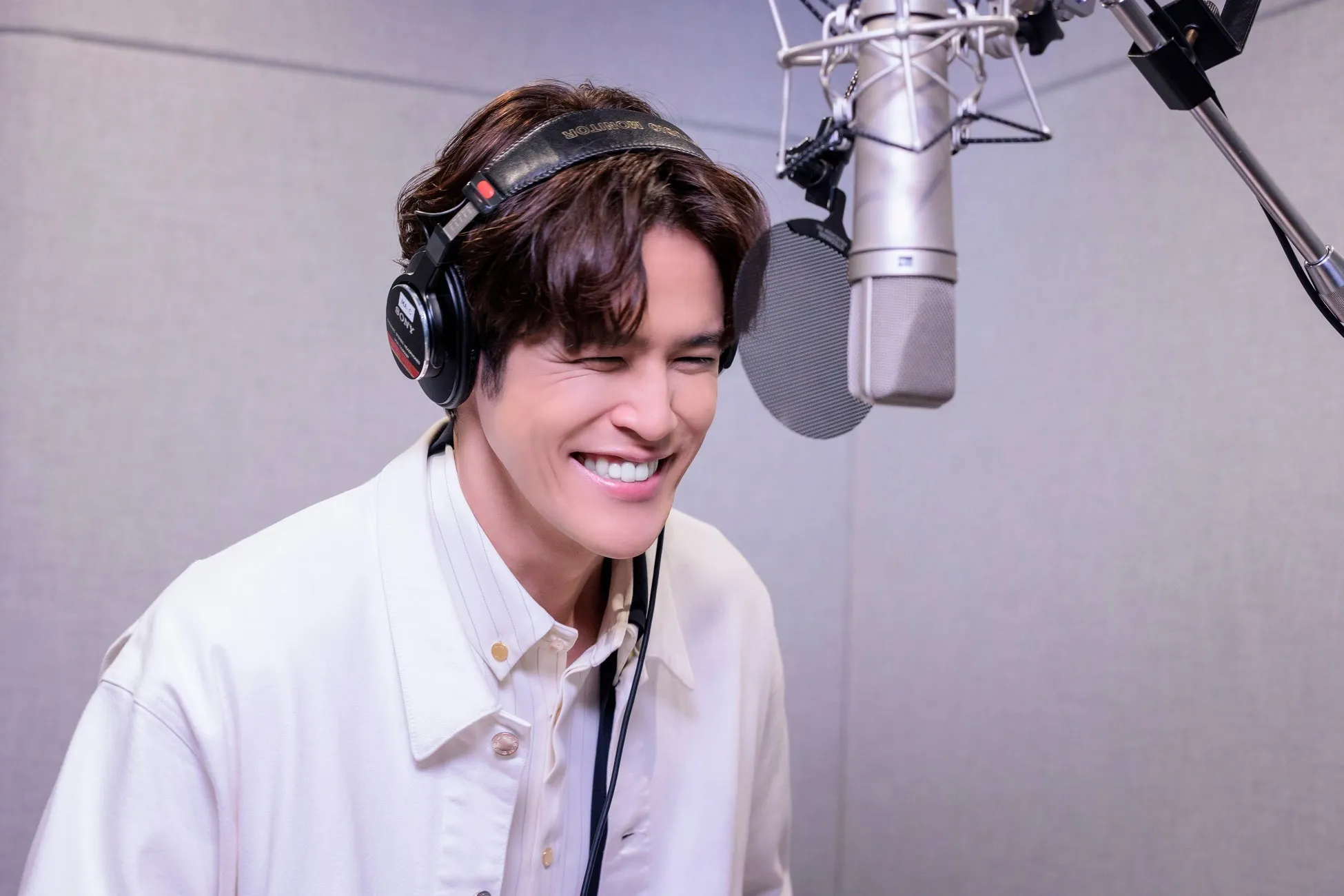宮野真守、ロッテ「カジッテ」WEBCMで驚異の“全テイクOK”披露!本人コメントで明かす「宮野あるある」と新年度へのエール 6 笑顔の宮野さん