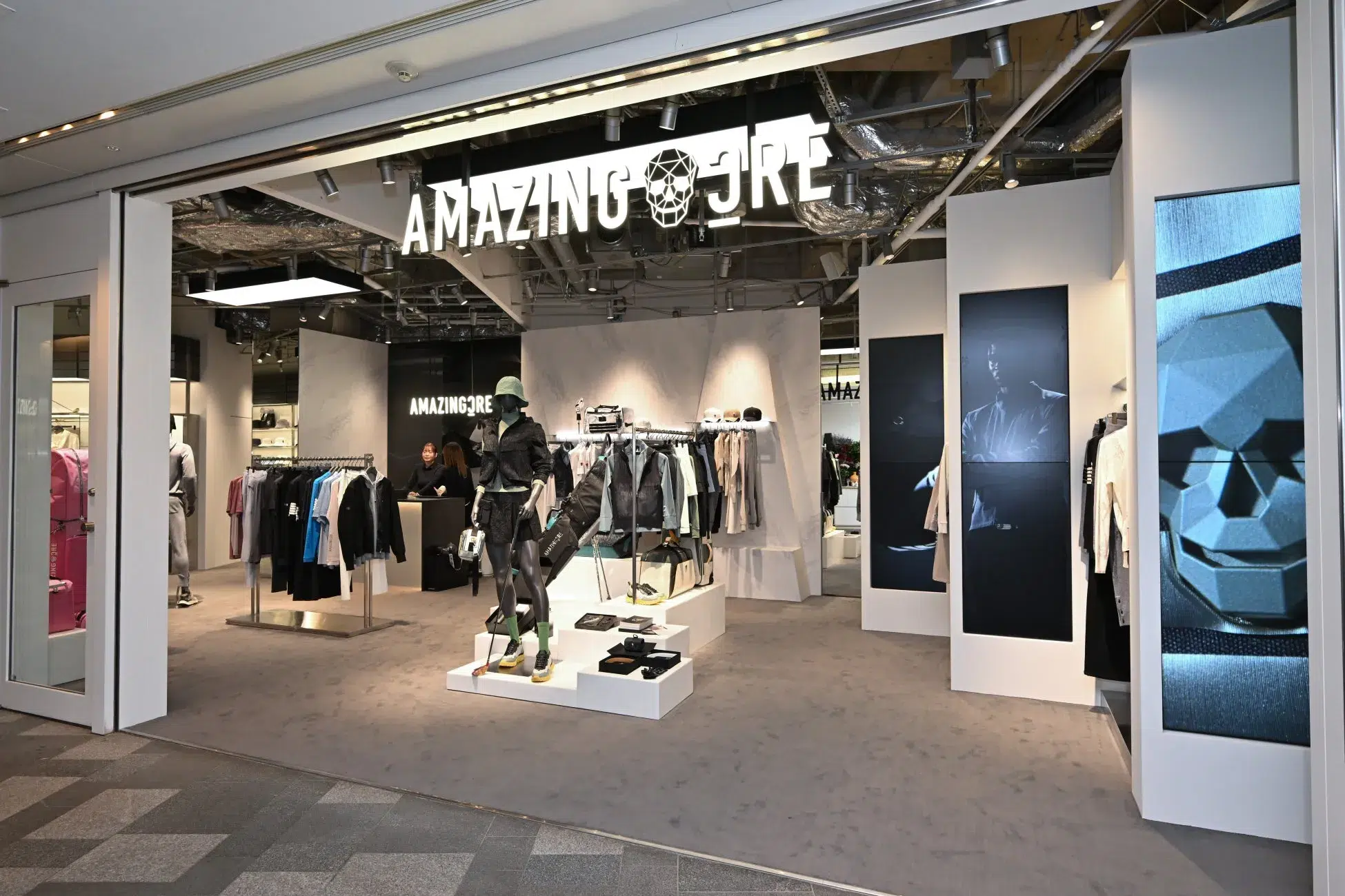 AMAZINGCRE表参道ヒルズ店の外観