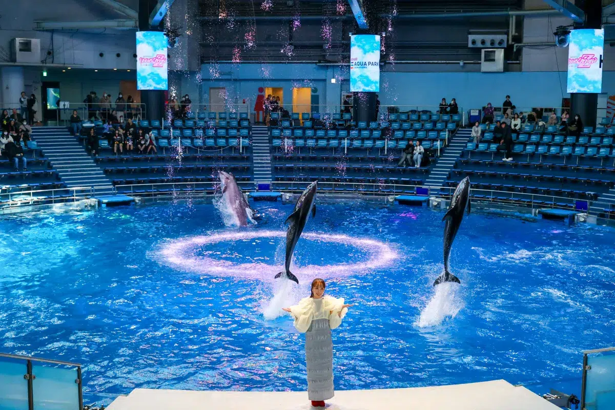 ももクロ・百田夏菜子がアクアパーク品川のイベントに登場 イルカとのコラボショーを絶賛