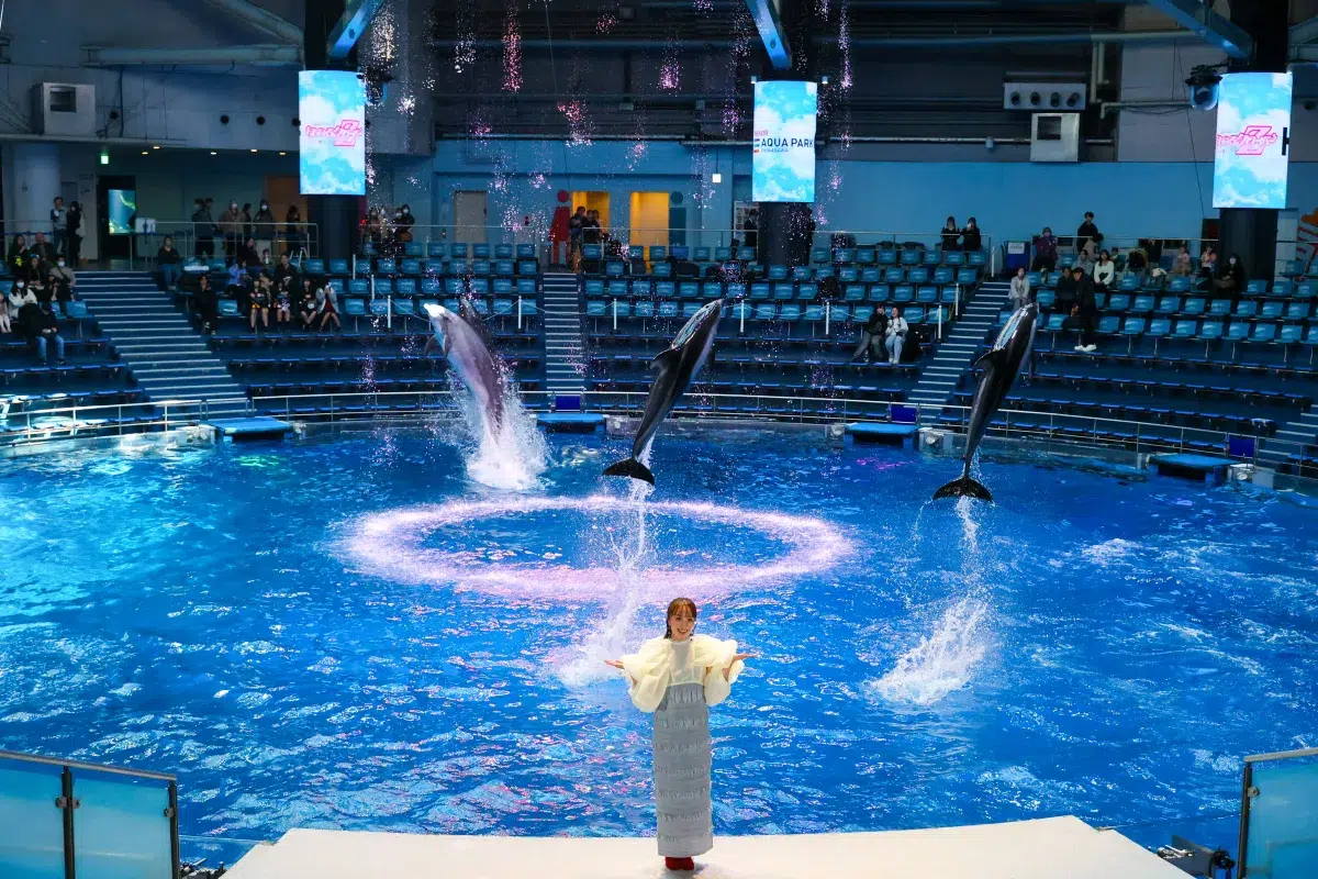 ももクロ・百田夏菜子がアクアパーク品川のイベントに登場 イルカとのコラボショーを絶賛