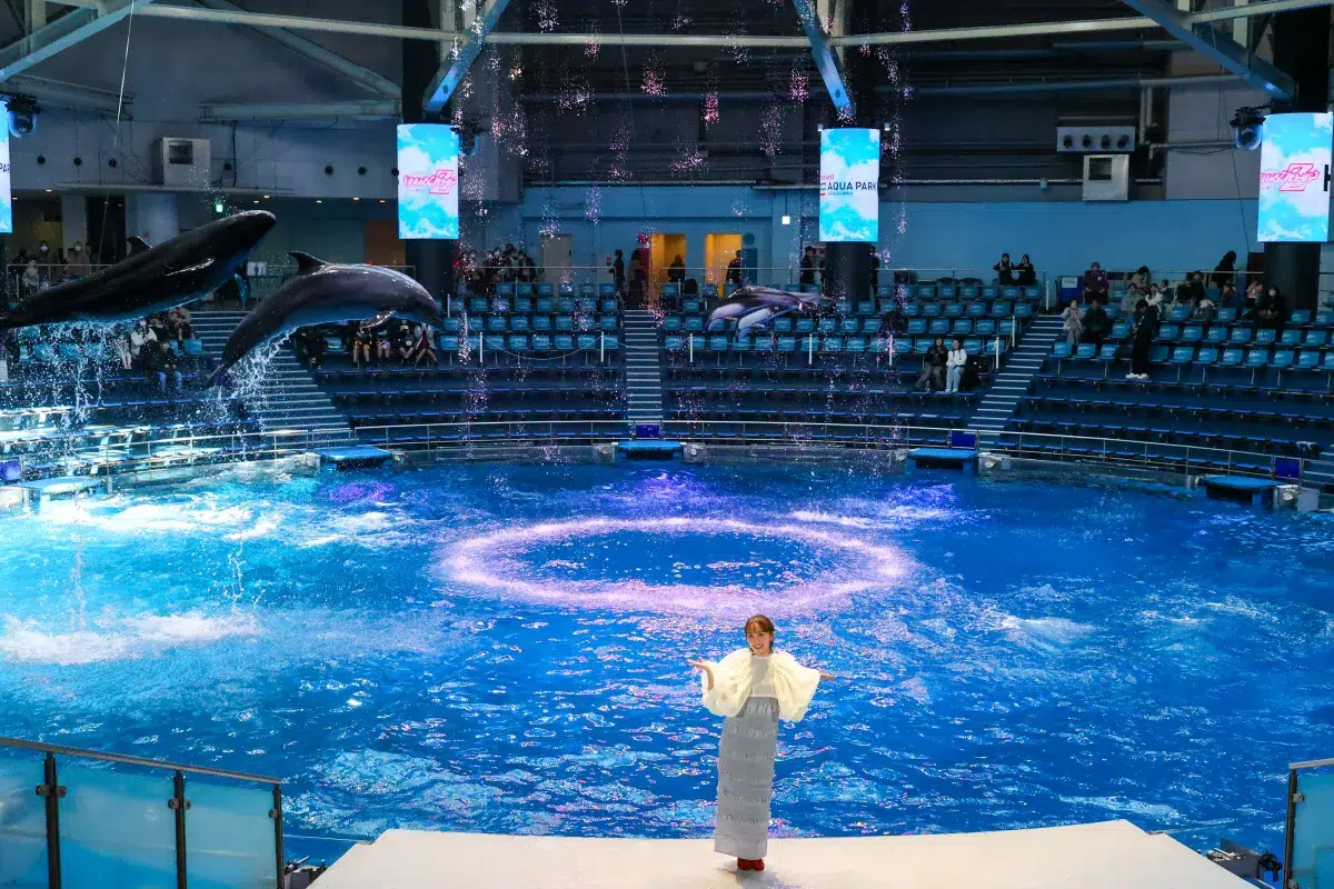 ももクロ・百田夏菜子がアクアパーク品川のイベントに登場 イルカとのコラボショーを絶賛