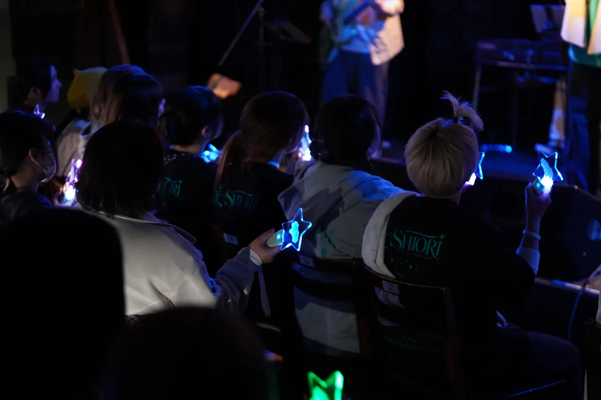 まつむら かなう、自身最大規模の全国ツアーが大阪で開幕！初開催の福岡公演も即完、新曲「バイバイってさ」をライブ初披露！