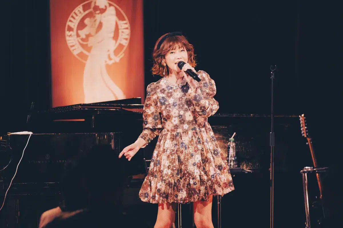 松本伊代、デビュー45周年のカバーライブが大盛況！「センチメンタル・ジャーニー」大人版で魅了