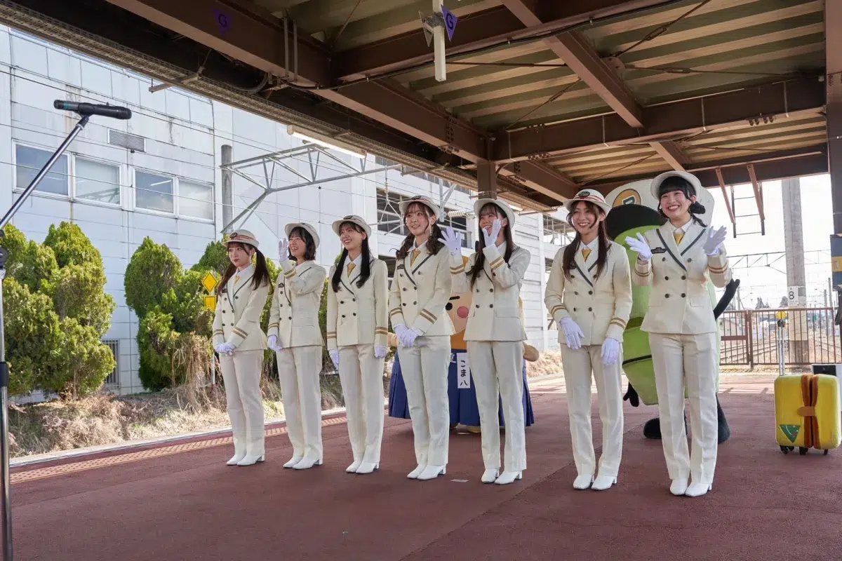 22/7、JR天童駅の一日駅長に就任! 山形新幹線“3両貸切”ツアー開催、約200人のファンと鉄道×推し活の旅 2 22/7、JR天童駅の一日駅長に就任! 山形新幹線“3両貸切”ツアー開催、約200人のファンと鉄道×推し活の旅