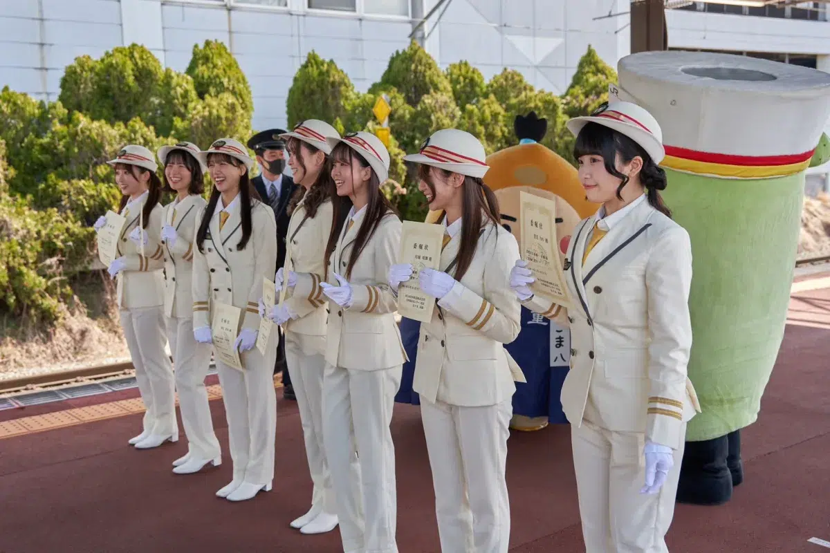 22/7、JR天童駅の一日駅長に就任! 山形新幹線“3両貸切”ツアー開催、約200人のファンと鉄道×推し活の旅 4 22/7、JR天童駅の一日駅長に就任! 山形新幹線“3両貸切”ツアー開催、約200人のファンと鉄道×推し活の旅