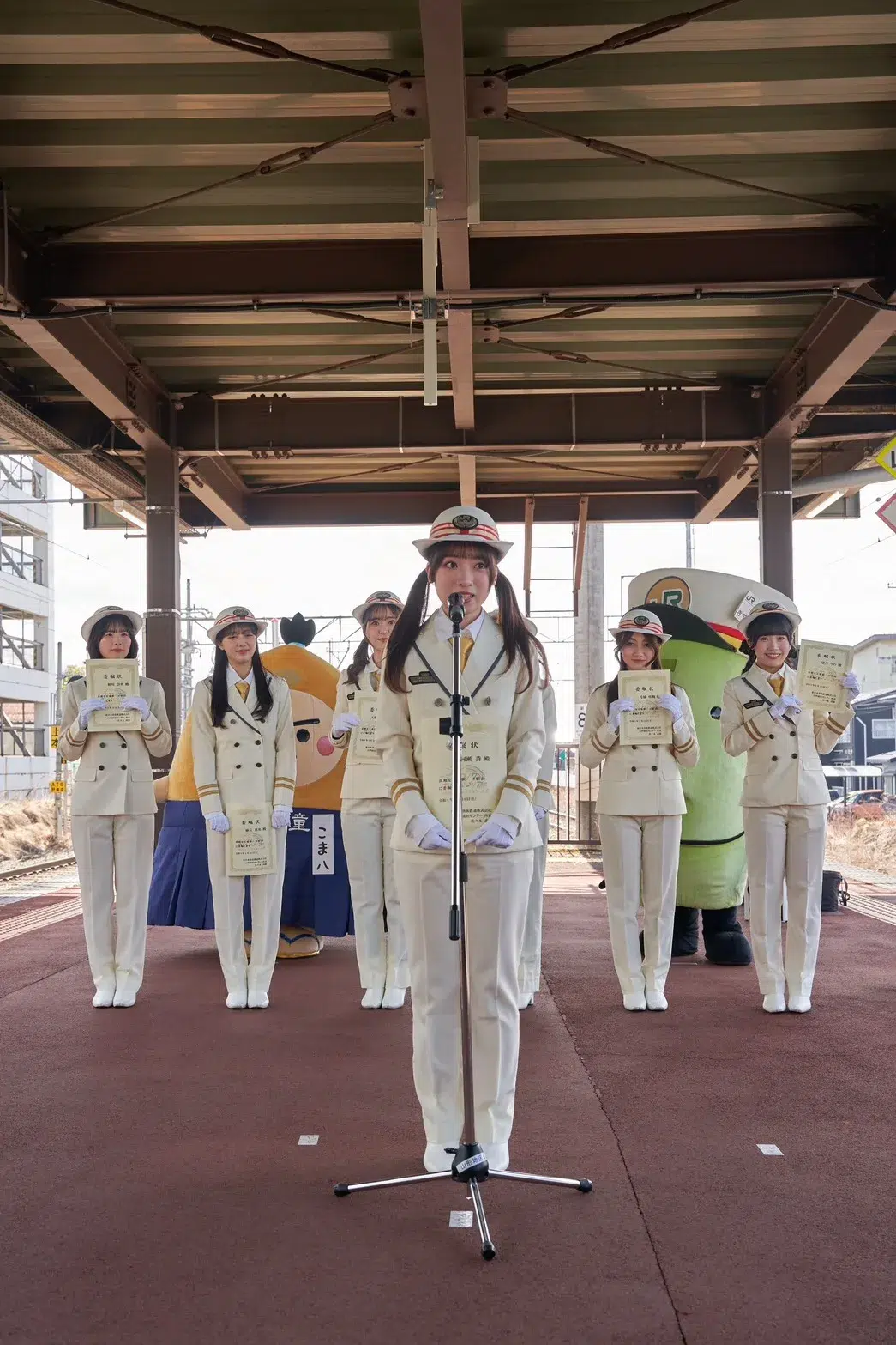 22/7、JR天童駅の一日駅長に就任! 山形新幹線“3両貸切”ツアー開催、約200人のファンと鉄道×推し活の旅 6 22/7、JR天童駅の一日駅長に就任! 山形新幹線“3両貸切”ツアー開催、約200人のファンと鉄道×推し活の旅