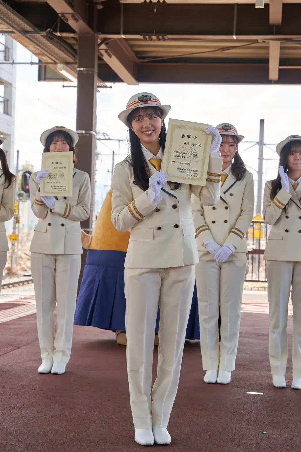 22/7、JR天童駅の一日駅長に就任! 山形新幹線“3両貸切”ツアー開催、約200人のファンと鉄道×推し活の旅 8 22/7、JR天童駅の一日駅長に就任! 山形新幹線“3両貸切”ツアー開催、約200人のファンと鉄道×推し活の旅