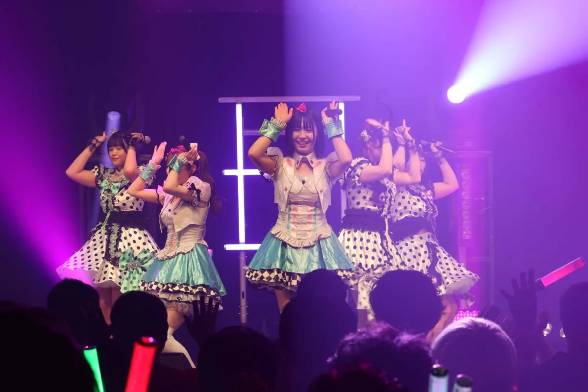 エラバレシ新ビジュアル解禁! 大食い女王もえのあずき他、レジェンドOGメンバーが出演の 10周年ワンマンレポート! 10 エラバレシ新ビジュアル解禁! 大食い女王もえのあずき他、レジェンドOGメンバーが出演の 10周年ワンマンレポート!