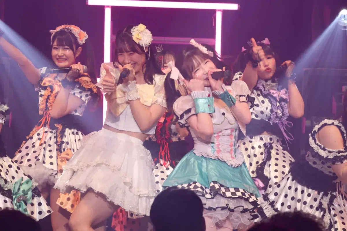 エラバレシ新ビジュアル解禁! 大食い女王もえのあずき他、レジェンドOGメンバーが出演の 10周年ワンマンレポート! 25 エラバレシ新ビジュアル解禁! 大食い女王もえのあずき他、レジェンドOGメンバーが出演の 10周年ワンマンレポート!