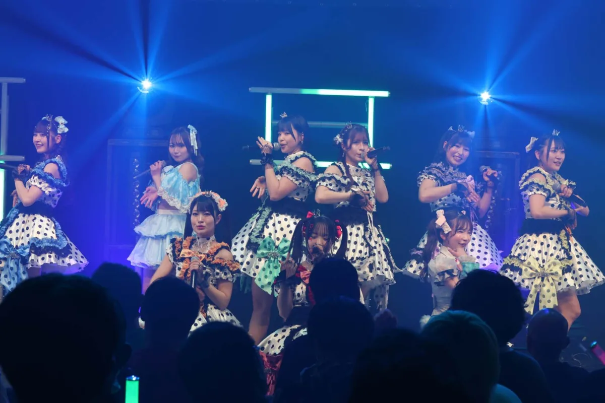 エラバレシ新ビジュアル解禁! 大食い女王もえのあずき他、レジェンドOGメンバーが出演の 10周年ワンマンレポート! 32 エラバレシ新ビジュアル解禁! 大食い女王もえのあずき他、レジェンドOGメンバーが出演の 10周年ワンマンレポート!