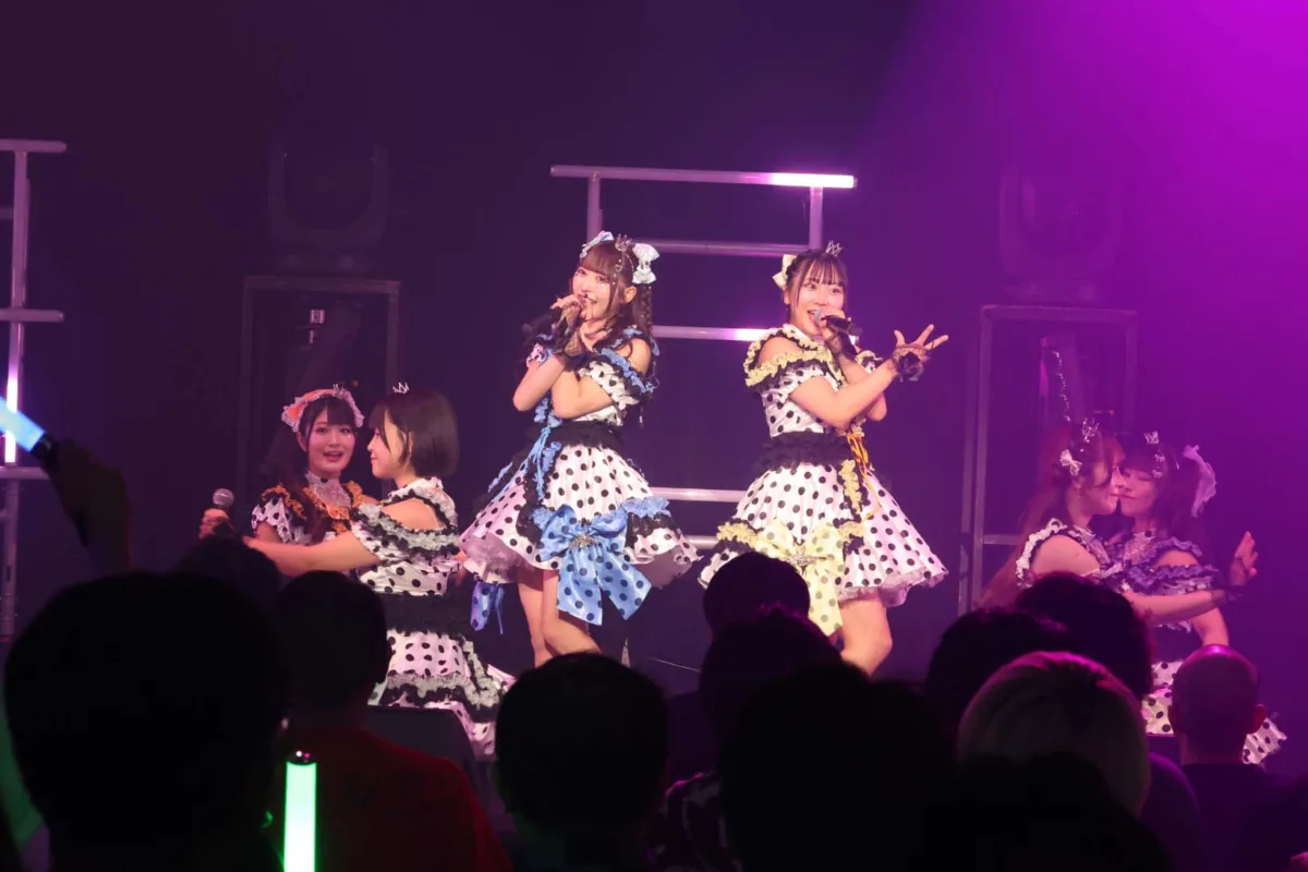 エラバレシ新ビジュアル解禁! 大食い女王もえのあずき他、レジェンドOGメンバーが出演の 10周年ワンマンレポート! 33 エラバレシ新ビジュアル解禁! 大食い女王もえのあずき他、レジェンドOGメンバーが出演の 10周年ワンマンレポート!