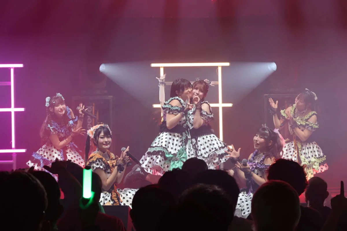 エラバレシ新ビジュアル解禁! 大食い女王もえのあずき他、レジェンドOGメンバーが出演の 10周年ワンマンレポート! 41 エラバレシ新ビジュアル解禁! 大食い女王もえのあずき他、レジェンドOGメンバーが出演の 10周年ワンマンレポート!