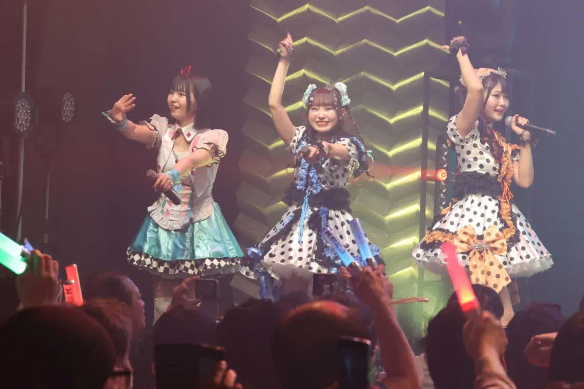 エラバレシ新ビジュアル解禁! 大食い女王もえのあずき他、レジェンドOGメンバーが出演の 10周年ワンマンレポート! 51 エラバレシ新ビジュアル解禁! 大食い女王もえのあずき他、レジェンドOGメンバーが出演の 10周年ワンマンレポート!