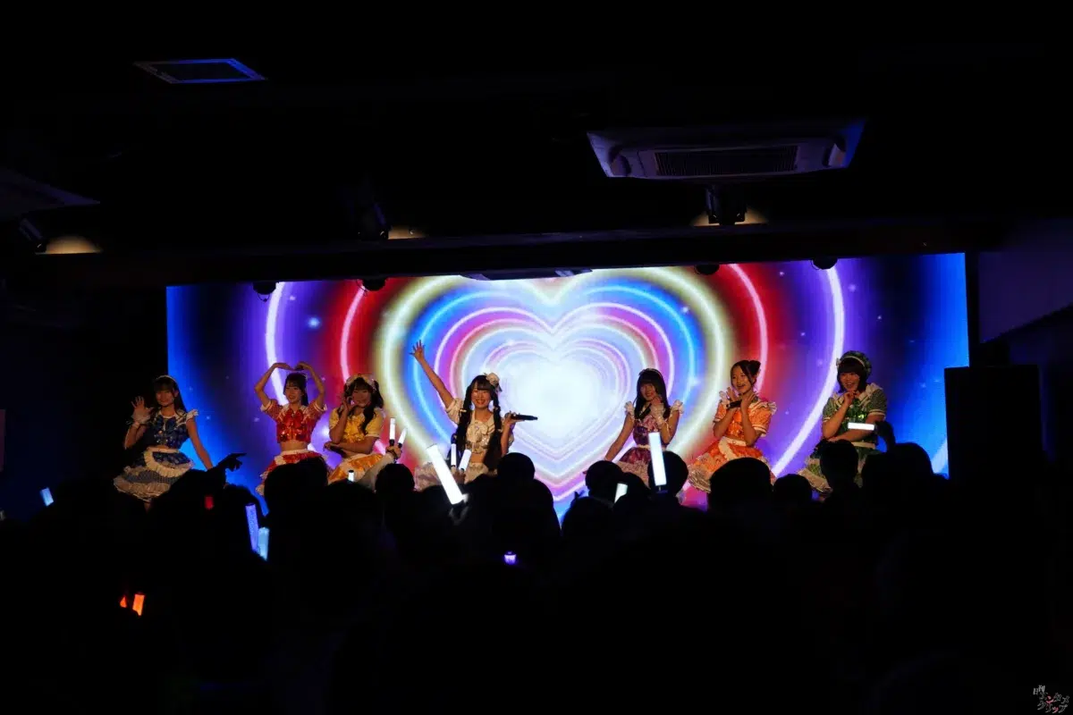 平均年齢14歳の7人組アイドル「チキータ」が結成1周年！ 超満員の渋谷で新衣装＆新曲を初披露