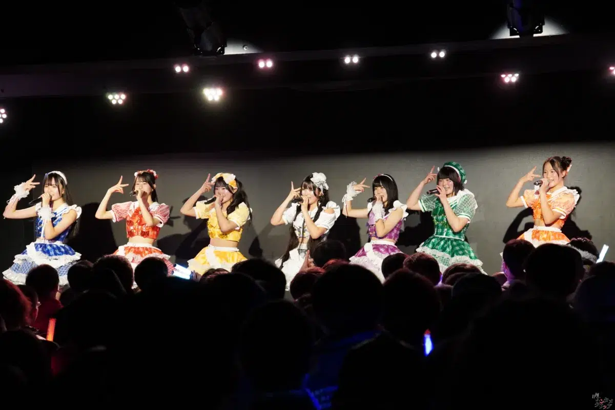 平均年齢14歳の7人組アイドル「チキータ」が結成1周年！ 超満員の渋谷で新衣装＆新曲を初披露