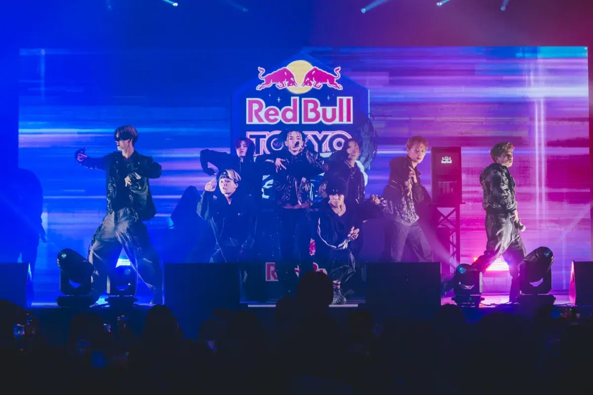 【メンバーコメント有り】ONE OR EIGHT、一夜限りの、世界に誇る日本のカーカルチャーの祭典「Red Bull Tokyo Drift 2026」にて「TOKYO DRIFT」をパフォーマンス！
