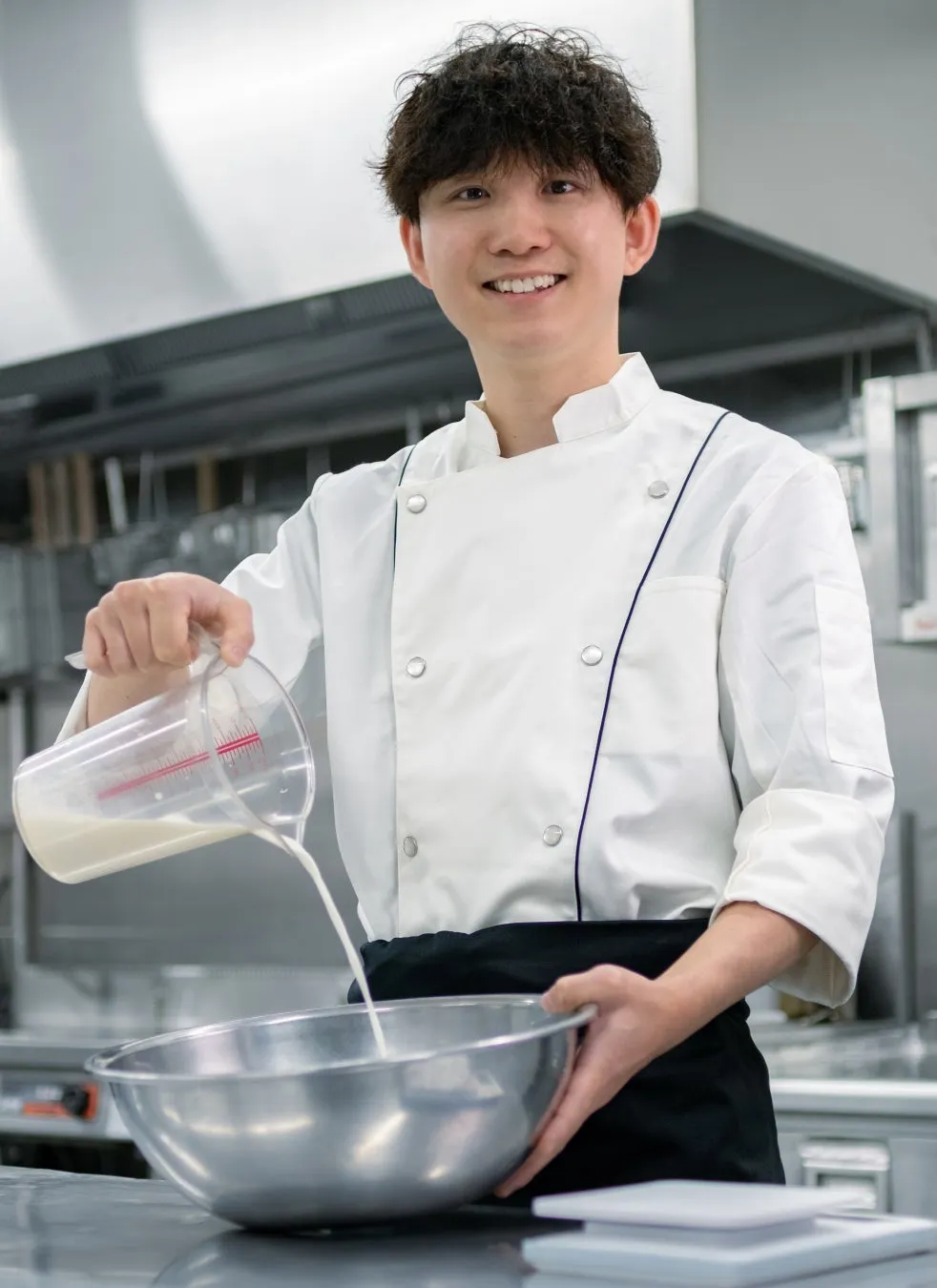 パティシエ作田潤一