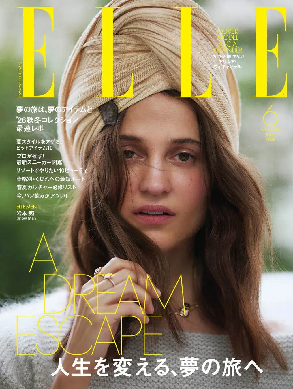 ELLEの表紙。女性モデルがターバンを巻いており、顔のアップが写っている。背景には「A DREAM ESCAPE」と書かれている。