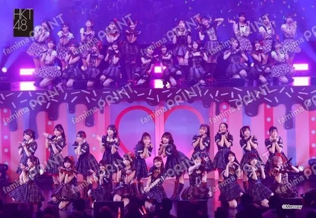 HKT48メンバーのステージパフォーマンス写真