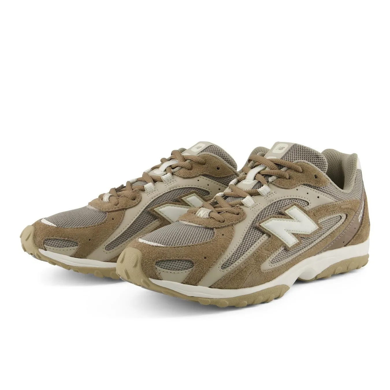ベージュ色のニューバランスのスニーカー