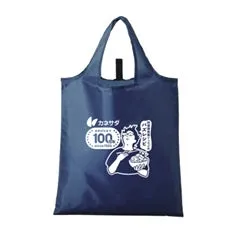 紺色のエコバッグ。正面にキャラクターのイラストと文字がプリントされている。