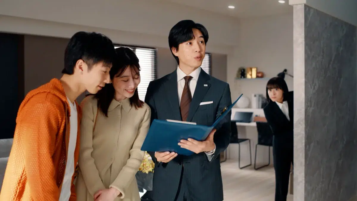 森七菜が“まっすぐすぎる”新入社員に！坂東龍汰と初共演のプレサンス新CMが公開