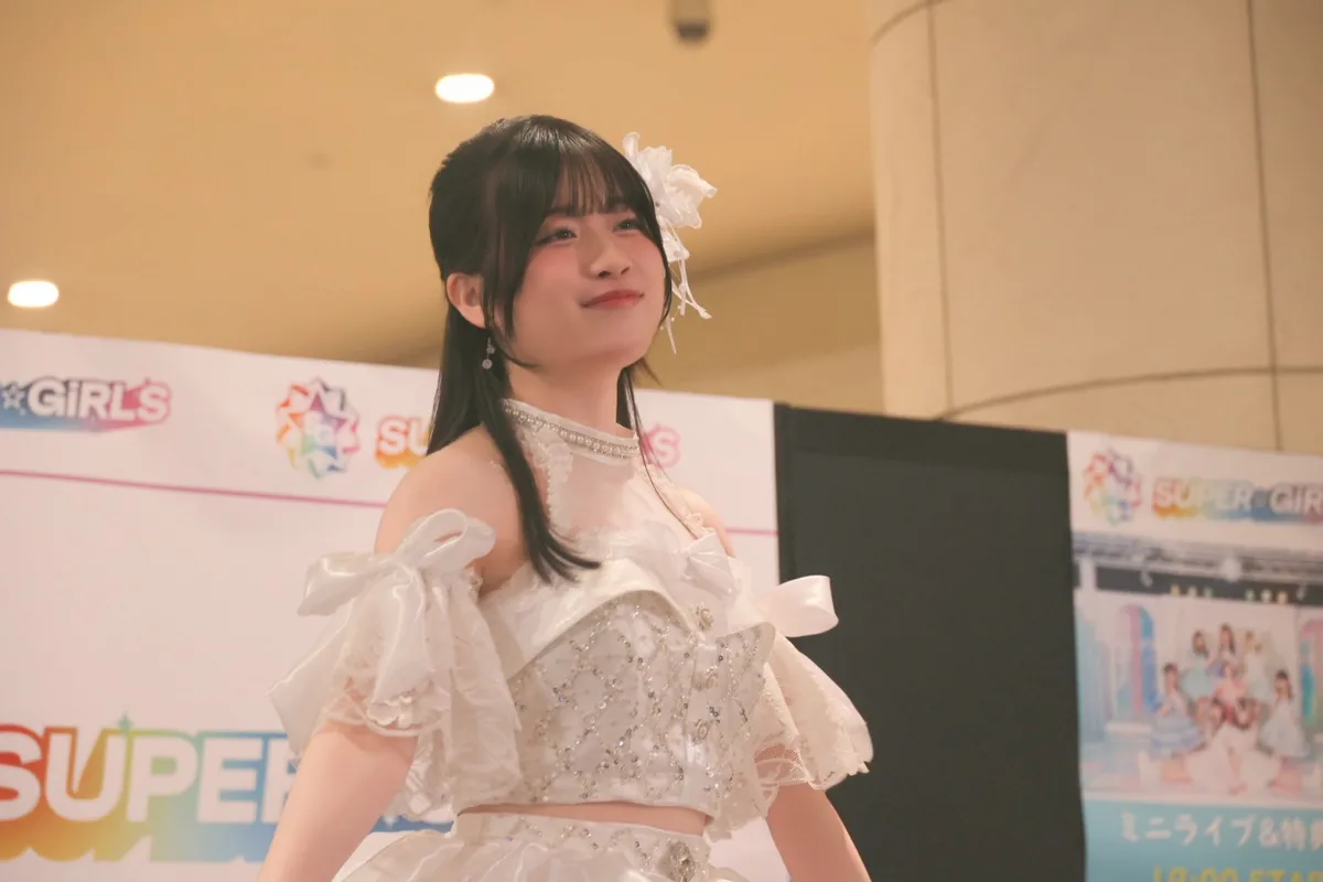 SUPER☆GiRLS、32ndシングル「Sunset Kiss」を汐留でのリリースイベントで初披露！ 今年7月卒業の坂林佳奈、田中想のラストシングルに「最後まで全力出し切ります！」