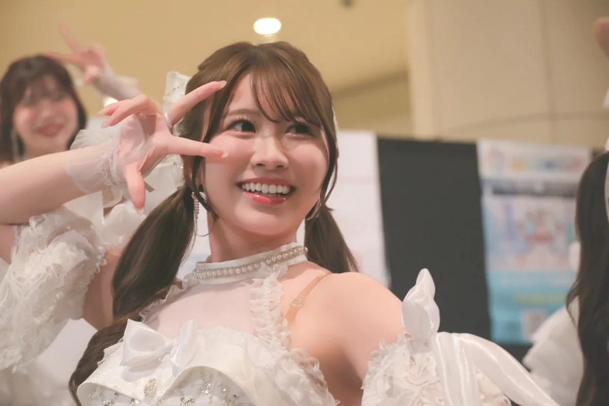 SUPER☆GiRLS、32ndシングル「Sunset Kiss」を汐留でのリリースイベントで初披露！ 今年7月卒業の坂林佳奈、田中想のラストシングルに「最後まで全力出し切ります！」