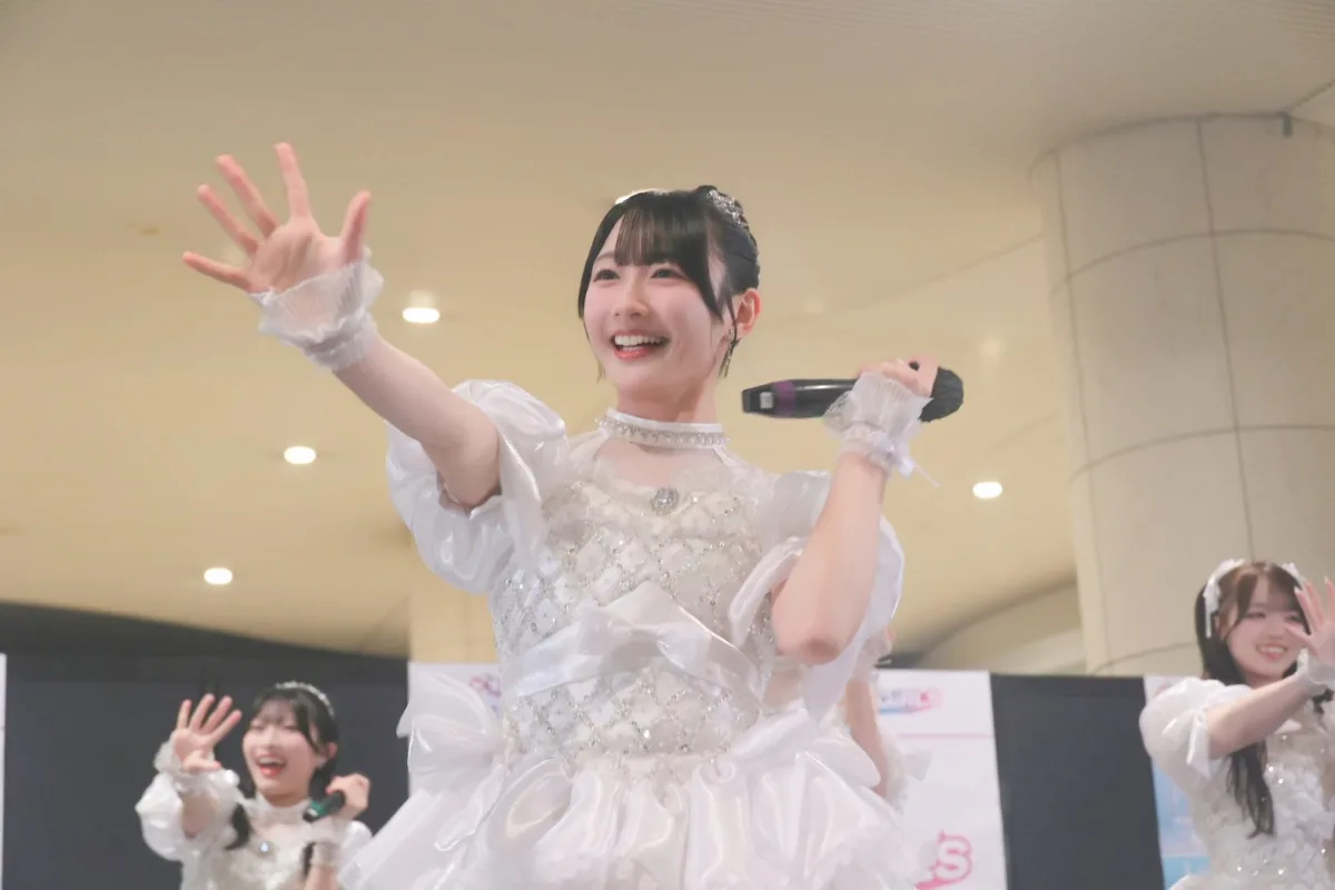 SUPER☆GiRLS、32ndシングル「Sunset Kiss」を汐留でのリリースイベントで初披露！ 今年7月卒業の坂林佳奈、田中想のラストシングルに「最後まで全力出し切ります！」