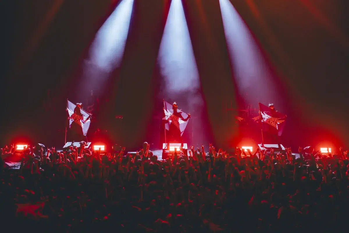 BABYMETAL、日本凱旋ライブハウス公演を開催！！METALVERSE はガールズバンドがサプライズ“出現”！！