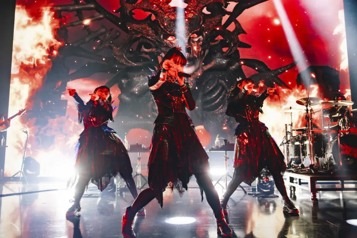 BABYMETAL、日本凱旋ライブハウス公演を開催！！METALVERSE はガールズバンドがサプライズ“出現”！！