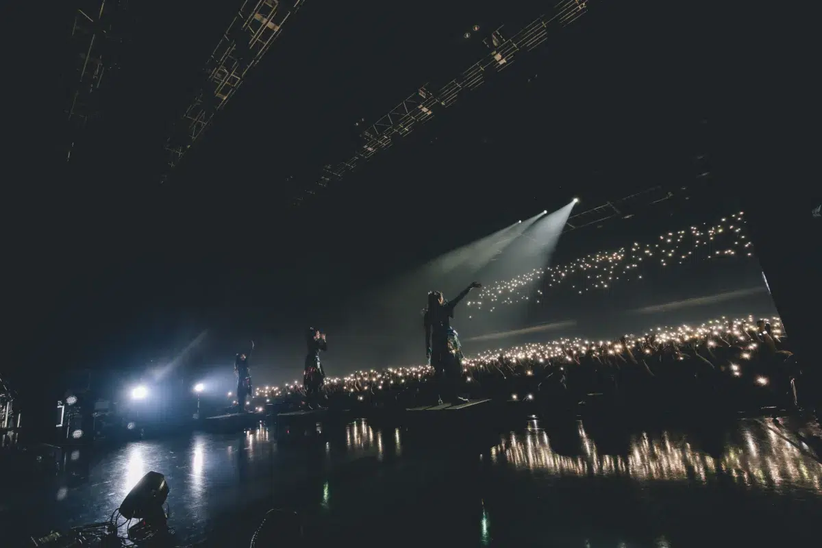BABYMETAL、日本凱旋ライブハウス公演を開催！！METALVERSE はガールズバンドがサプライズ“出現”！！