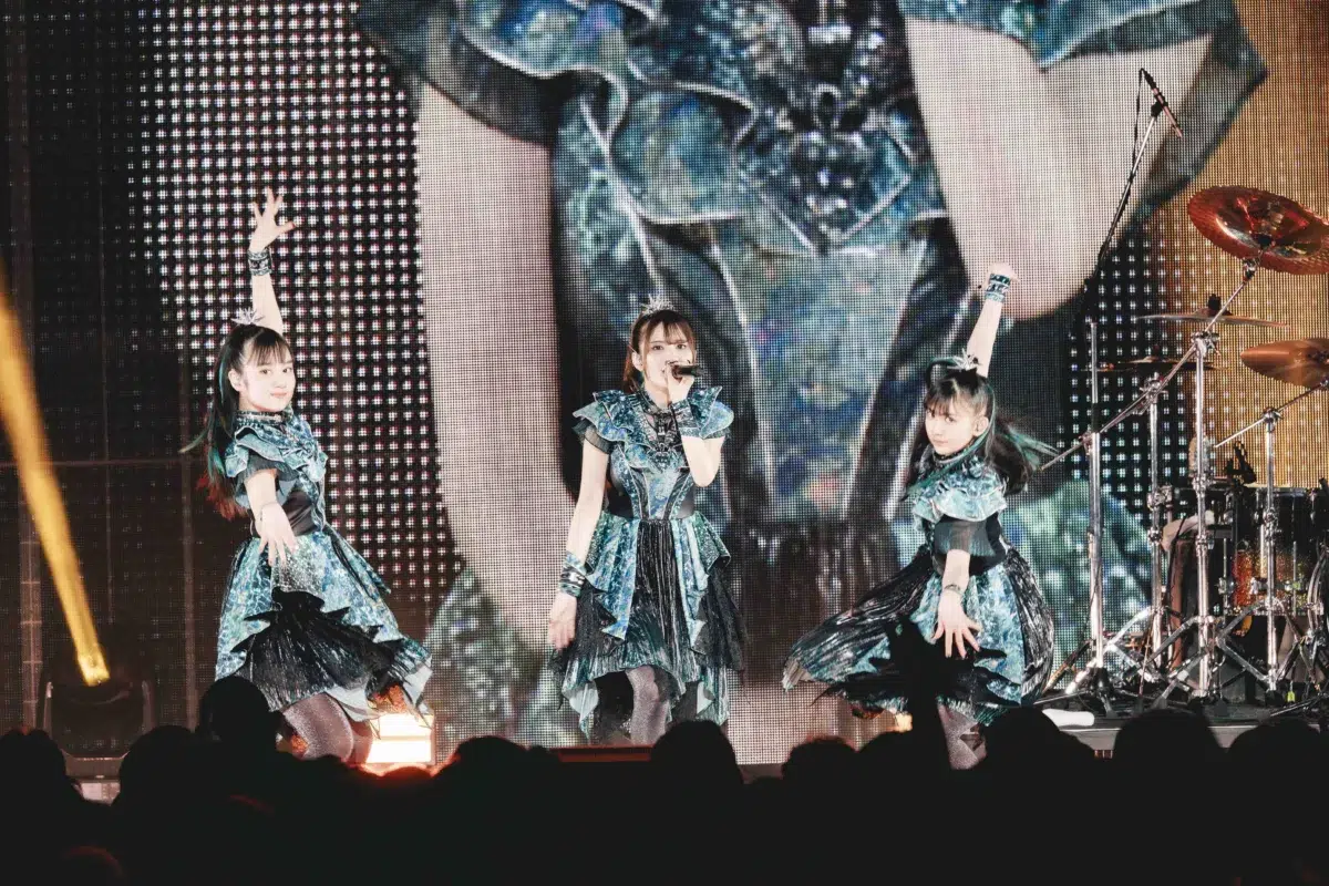 BABYMETAL、日本凱旋ライブハウス公演を開催！！METALVERSE はガールズバンドがサプライズ“出現”！！
