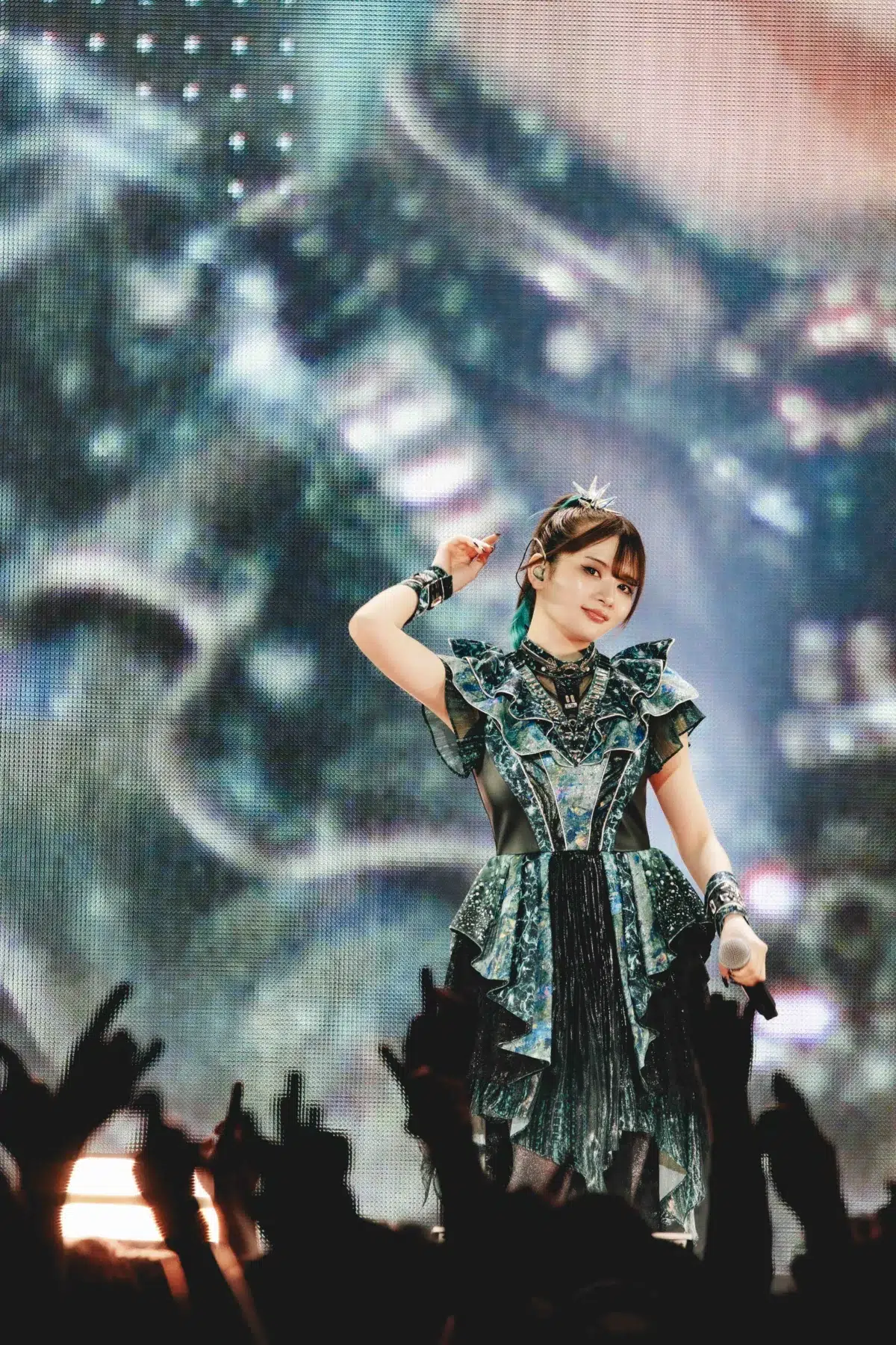 BABYMETAL、日本凱旋ライブハウス公演を開催！！METALVERSE はガールズバンドがサプライズ“出現”！！