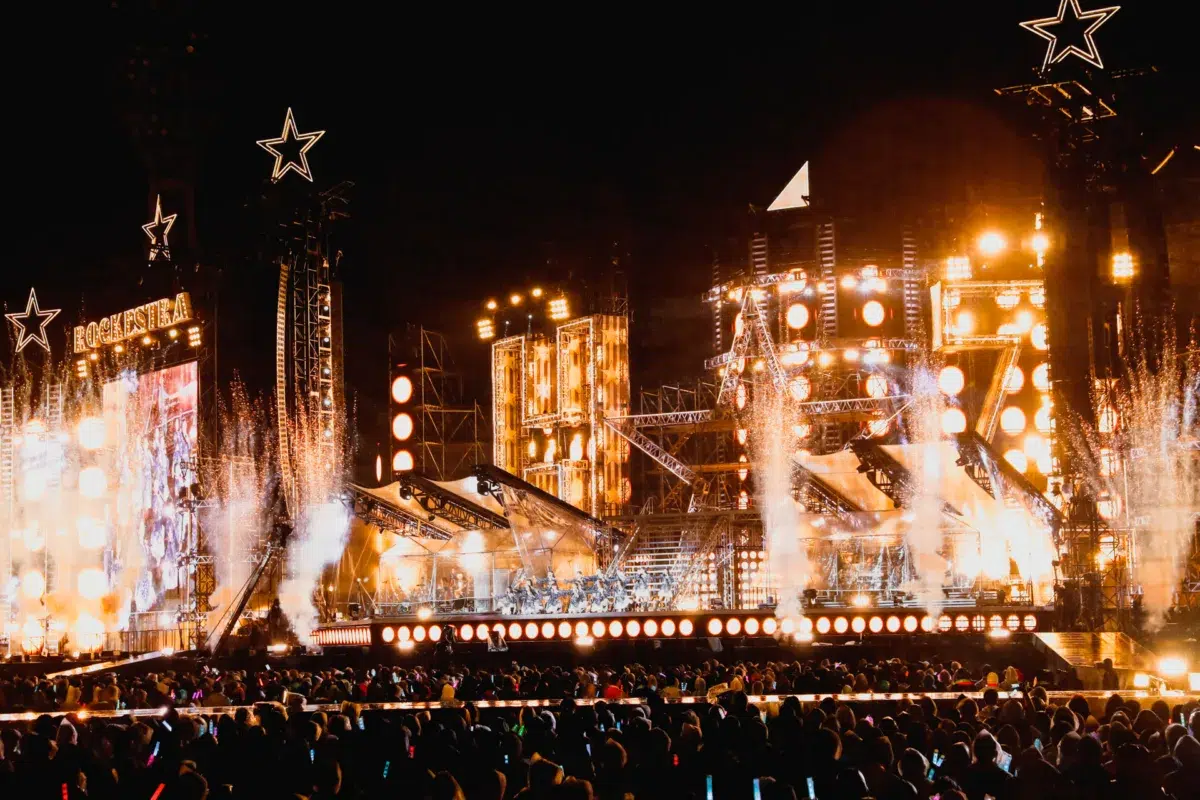 初披露の新曲は、情熱的なラテン系!サプライズ満載だった日向坂46 七周年ライブ 27 初披露の新曲は、情熱的なラテン系!サプライズ満載だった日向坂46 七周年ライブ