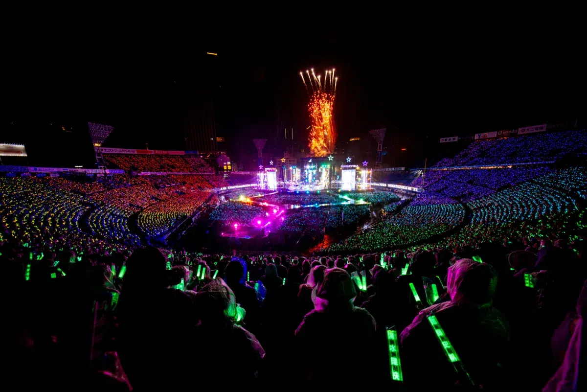 初披露の新曲は、情熱的なラテン系!サプライズ満載だった日向坂46 七周年ライブ 28 初披露の新曲は、情熱的なラテン系!サプライズ満載だった日向坂46 七周年ライブ