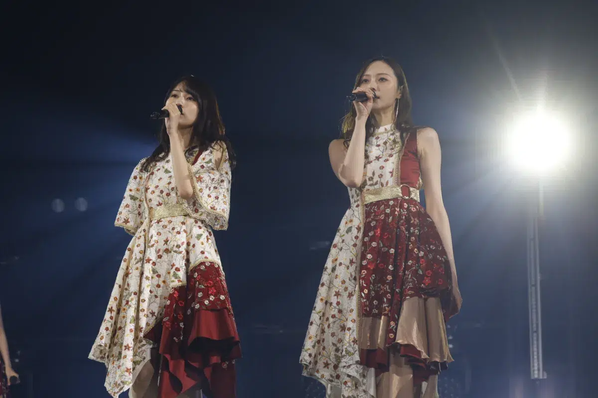 乃木坂46が日本大学入学式にサプライズ出演！新曲「最後に階段をかけ上がったのはいつだ？」を披露！