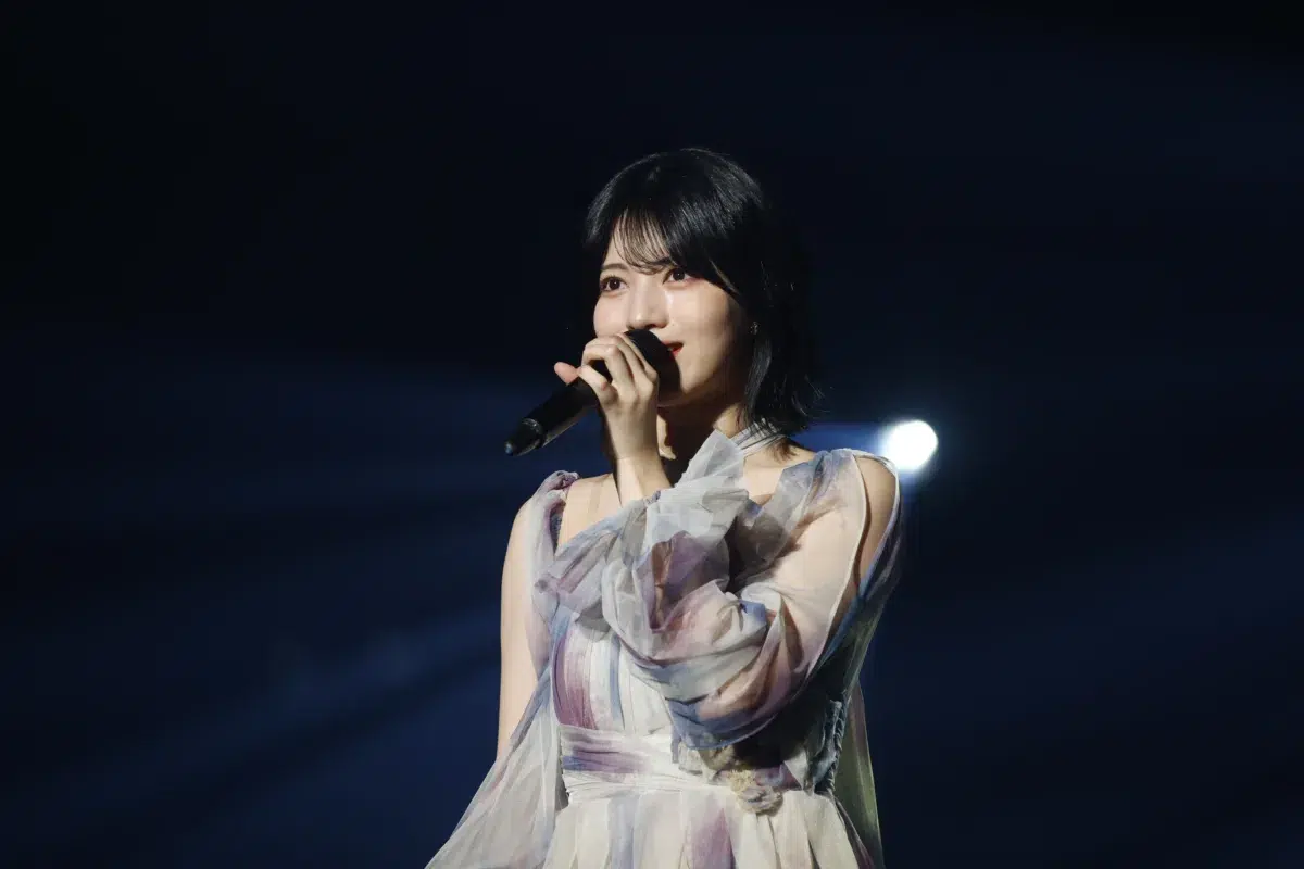 乃木坂46が日本大学入学式にサプライズ出演！新曲「最後に階段をかけ上がったのはいつだ？」を披露！