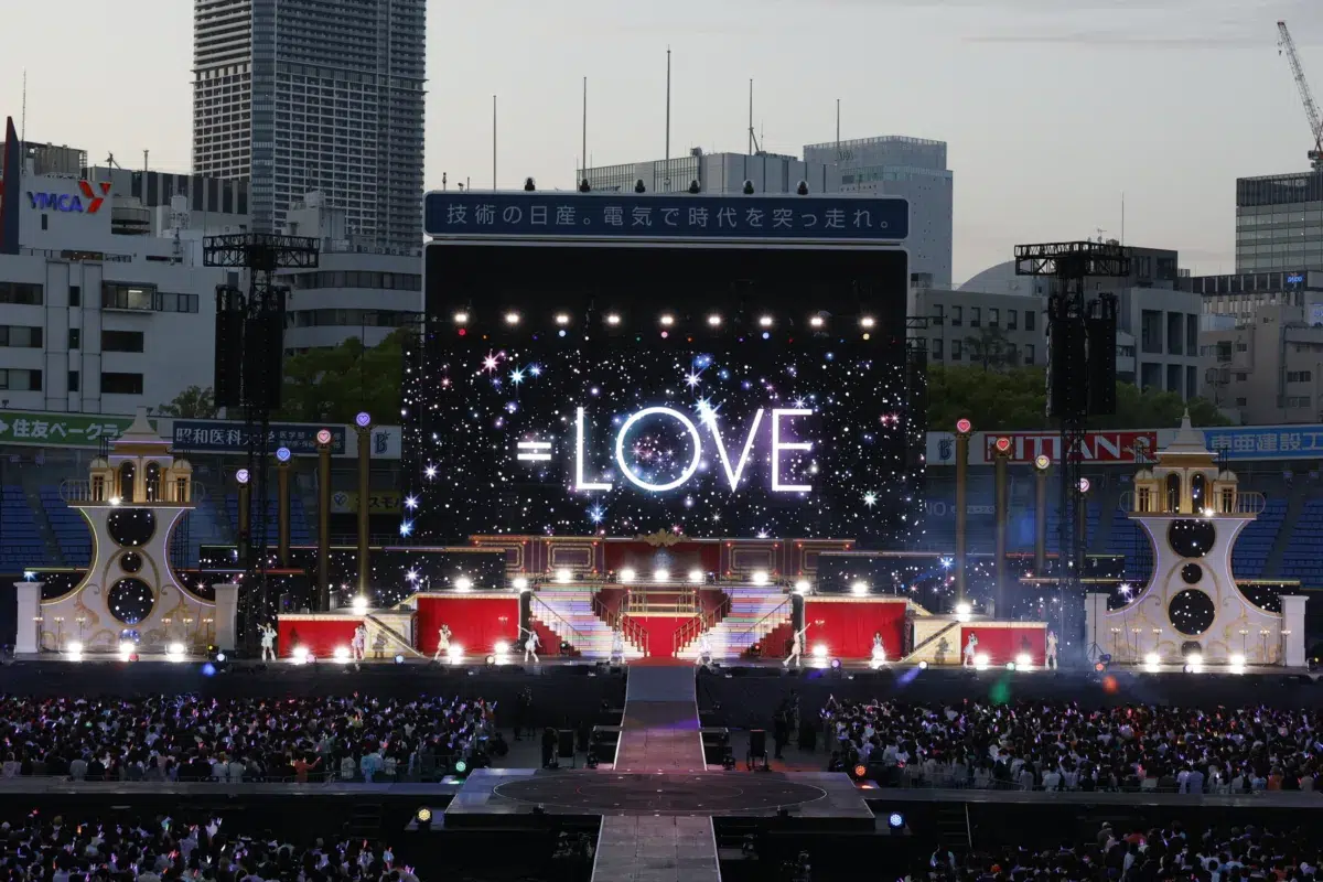 ＝LOVE　結成8周年を記念し、＝LOVE 8周年ツアー「＝LOVE 8th ANNIVERSARY PREMIUM TOUR」FINAL in 横浜スタジアムを開催！！2日間で約7万人を動員！当公演で、新曲『モラトリアム』『お姫様の作り方』を初披露！