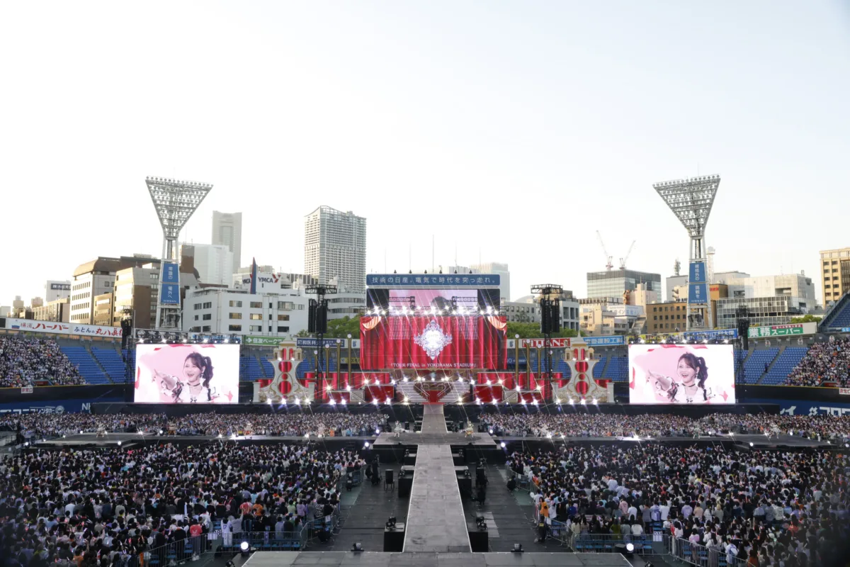 ＝LOVE　結成8周年を記念し、＝LOVE 8周年ツアー「＝LOVE 8th ANNIVERSARY PREMIUM TOUR」FINAL in 横浜スタジアムを開催！！2日間で約7万人を動員！当公演で、新曲『モラトリアム』『お姫様の作り方』を初披露！