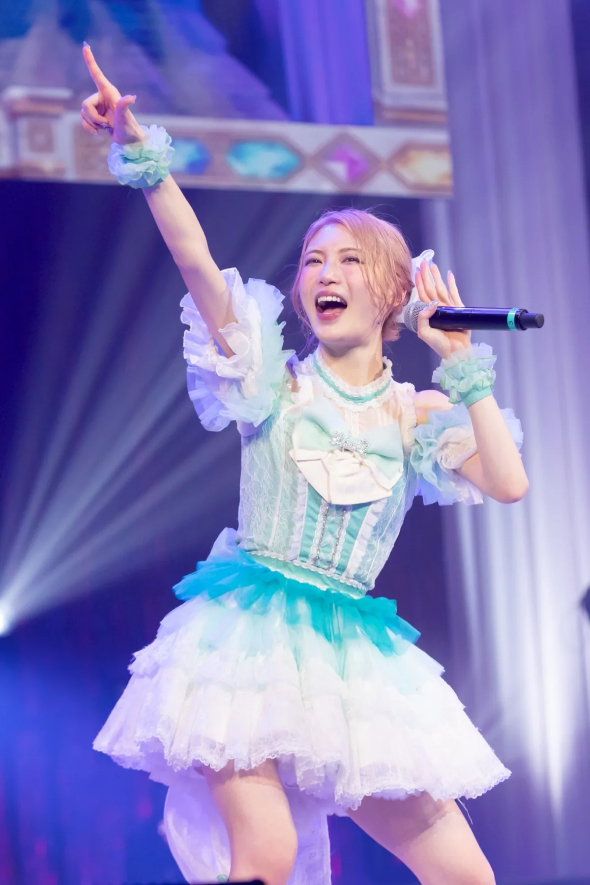 LinQ、結成15周年ライブで“紡ぐ”想いを体現 過去と未来をつないだ「LinQ2000の輪」