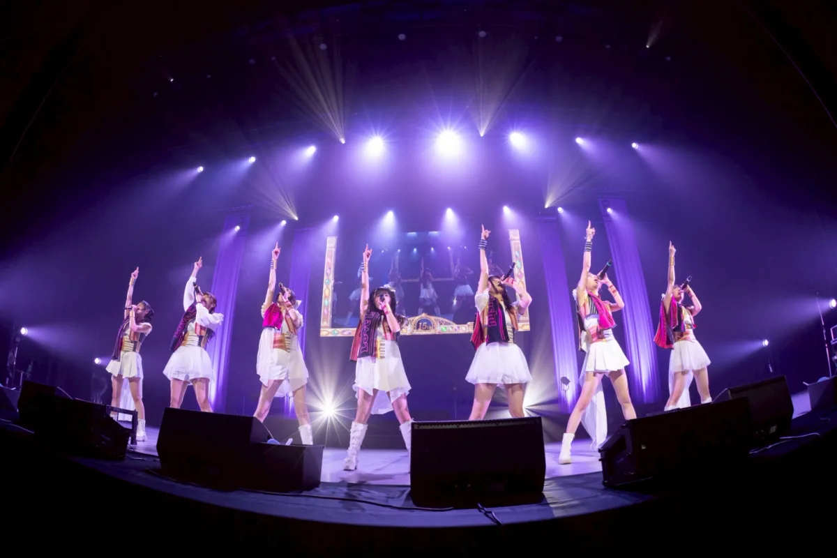 LinQ、結成15周年ライブで“紡ぐ”想いを体現 過去と未来をつないだ「LinQ2000の輪」