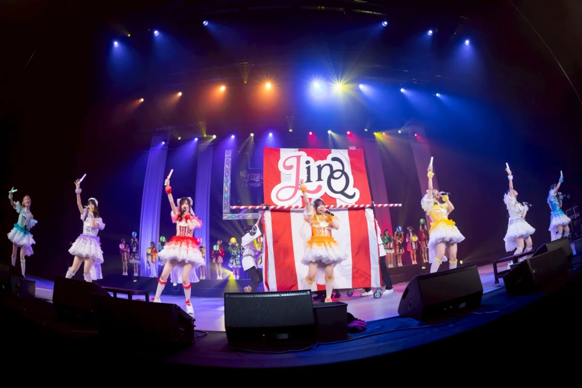 LinQ、結成15周年ライブで“紡ぐ”想いを体現 過去と未来をつないだ「LinQ2000の輪」