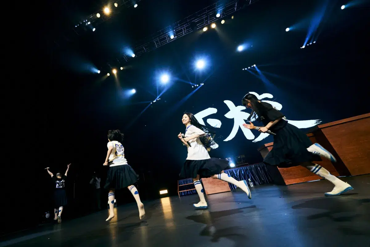 新曲「Chanka Chanka」も披露！5月8日にリリースが決定！新しい学校のリーダーズが贈る“永遠の青春”の入り口。熱狂と歓喜に満ちた『はじめての新しい学校のリーダーズ 〜祝御入学〜』